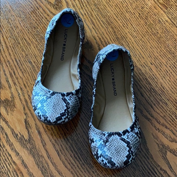 🍀LUCKY BRAND🍀 Women’s snakeskin Flats - Picture 3 of 6